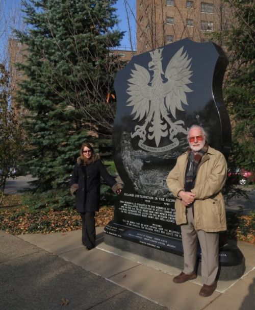 krysiajopekwesleyadamczyk-monument-r-cropped